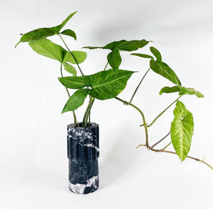 Groove vase silk