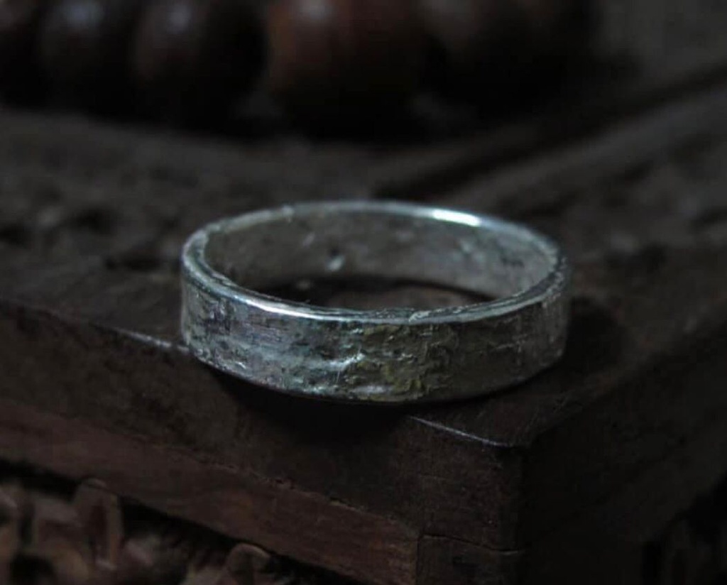 Narrow Iceberg Ring