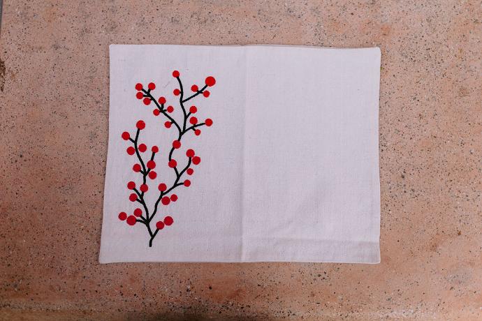 Rose embroidery placemat Per Each