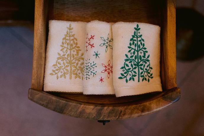Tree embroidery Towel