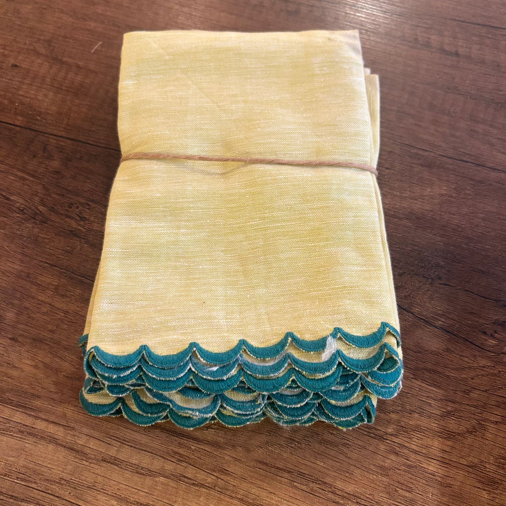 Napkins yellow linen scalloped green set of 6