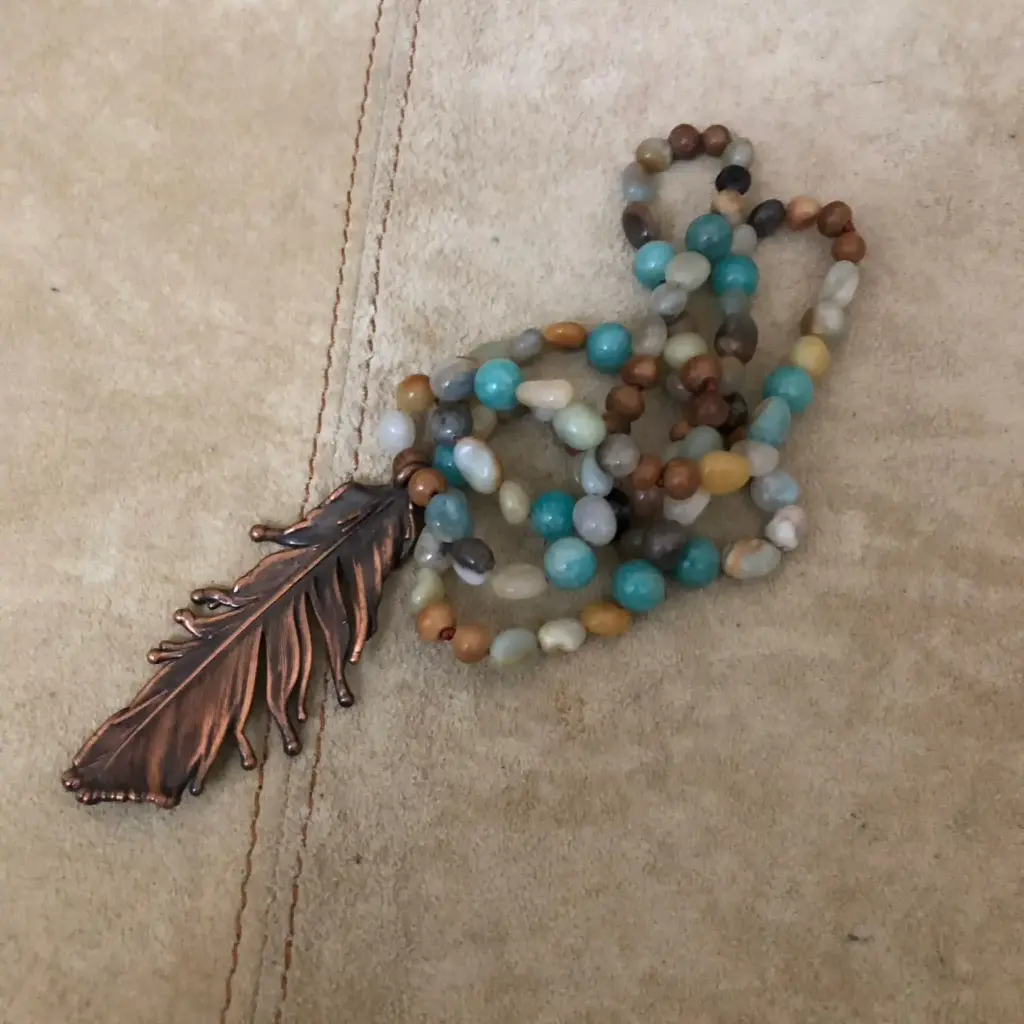 (GYN051) pigeon feather & amazonite necklace 