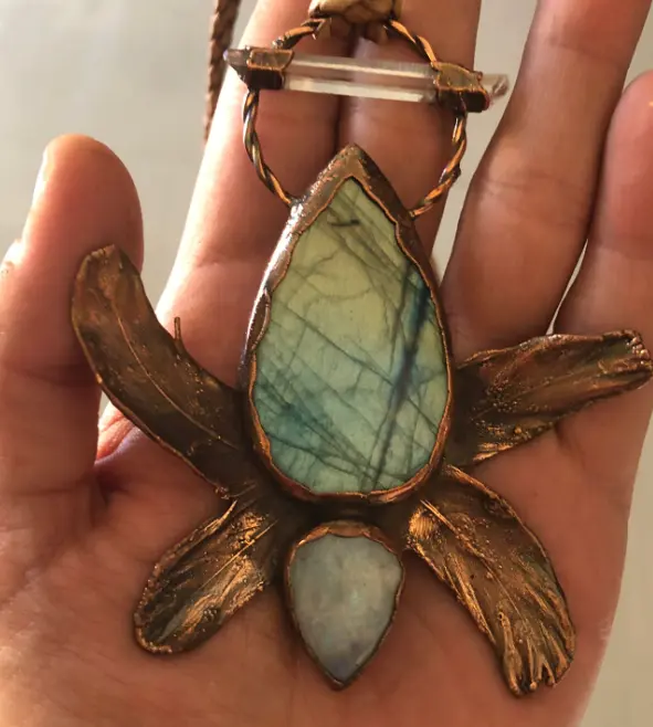 (GYN058) labradorite, moonstone, lemurian quartz & feathers -
