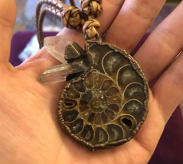 (GYN059) ammonite & lemurian quartz Necklace