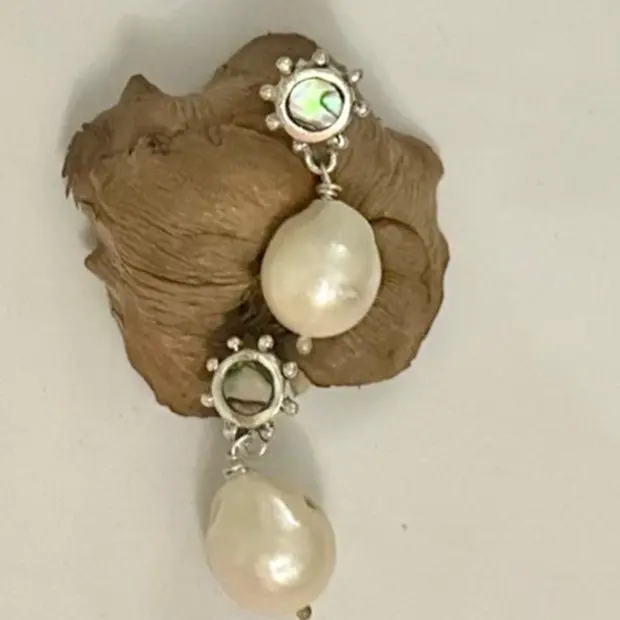 E13 Belle Pearl Earrings 
