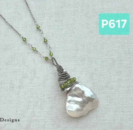 (P617) Pearl flake & Peridot pendant  