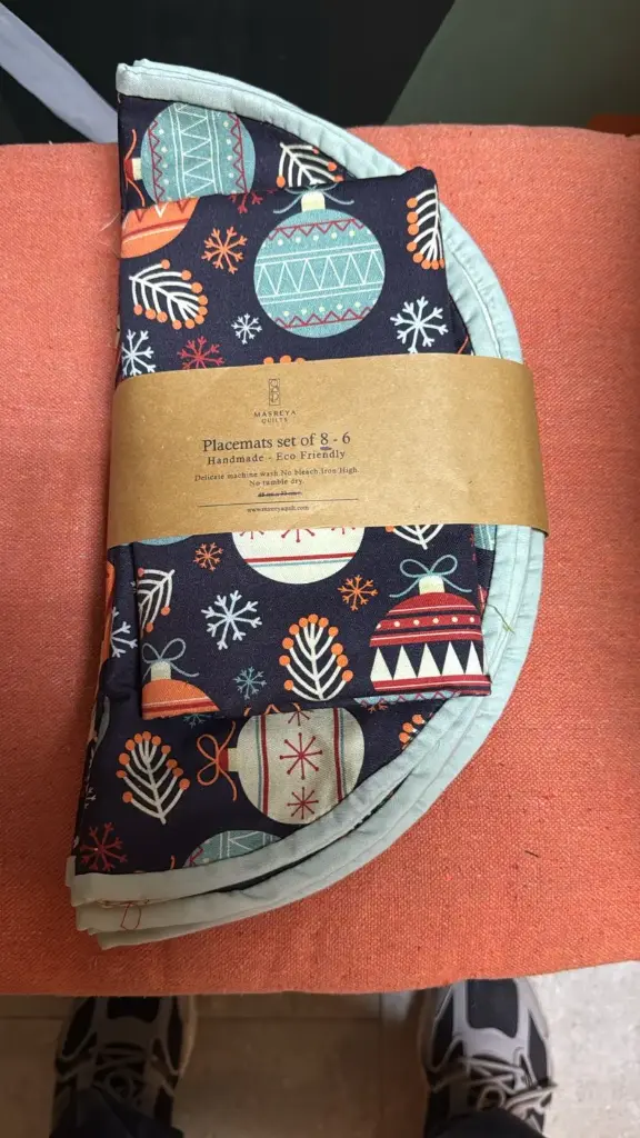 ornaments with 8 round placemats bundle 