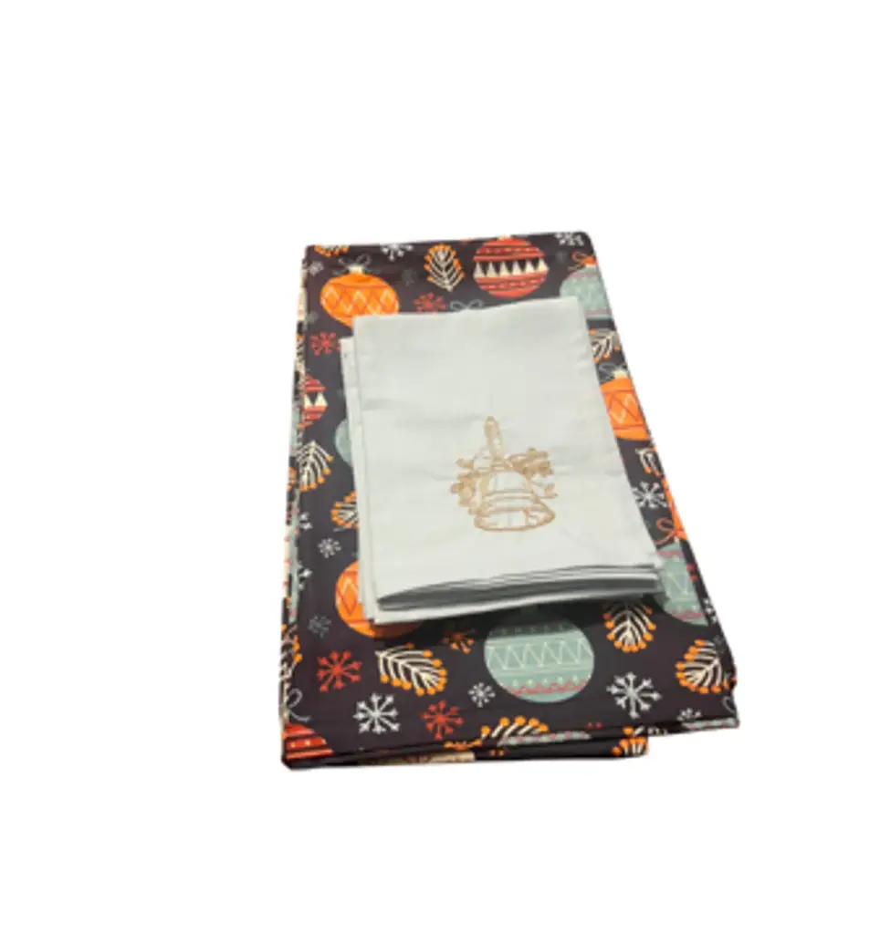 ornaments with 8 formal napkins / runner 