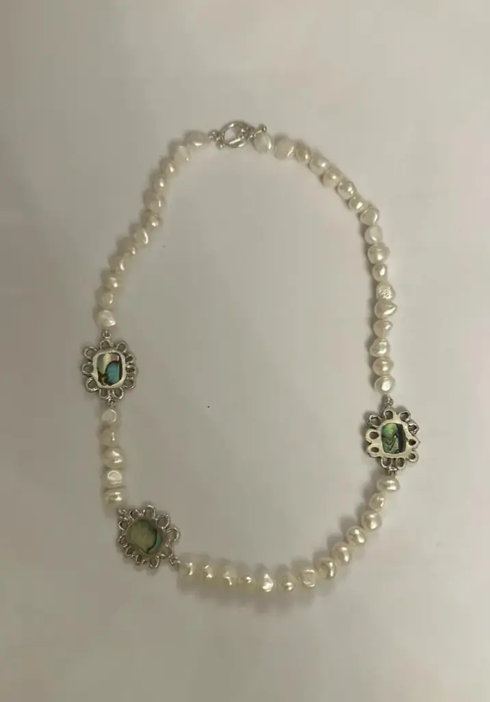 N11 Les trois fleurs Necklace