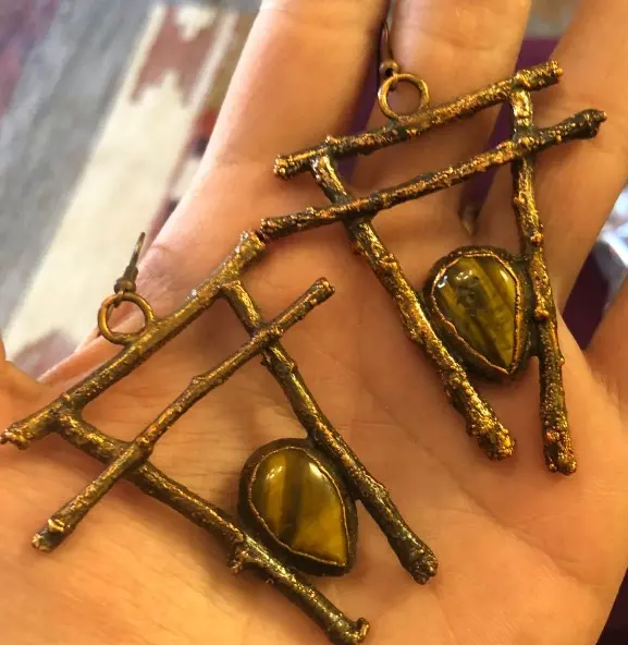 (GYE011) tiger eye on natural twigs earrings