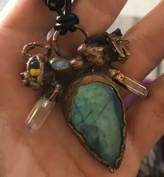 (GYN066) Labradorite , clear quartz & natural bees necklace