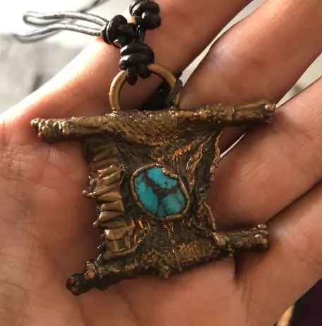 (GYN068) Egyptian Turquoise on natural snake shed necklace