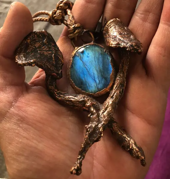 (GYN069) Labradorite with real mushrooms necklace