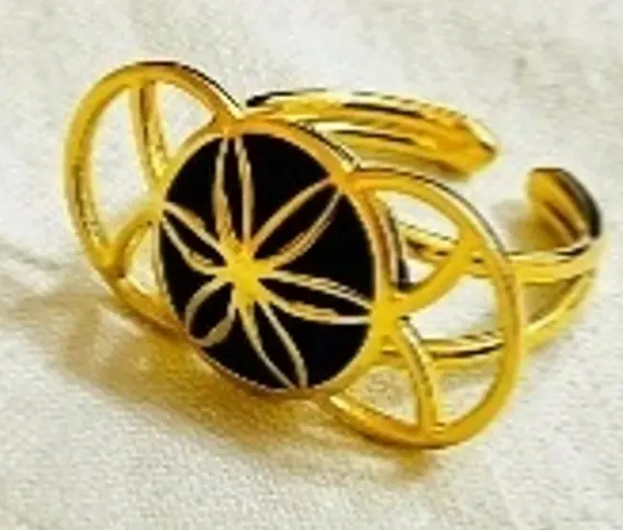 the medium 3 vertical circles with colered centre seed gold