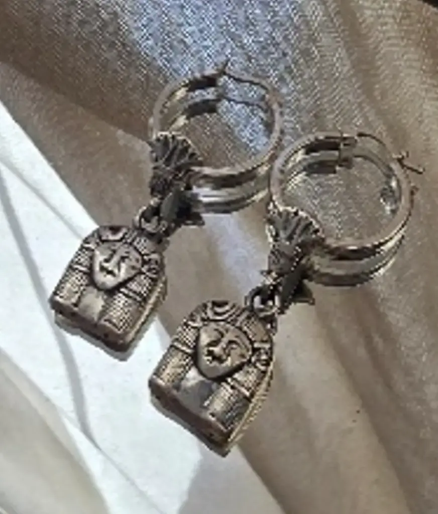 Hathour small in hoop earring 