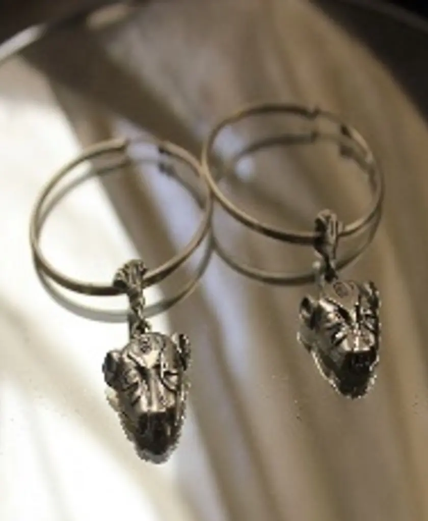 Sekmet in large hoop earring