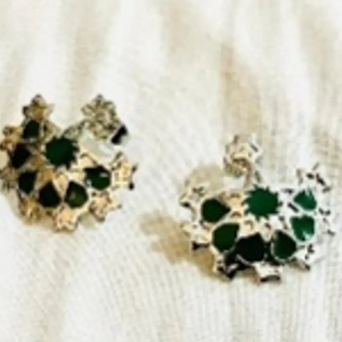 the smallconvex 12 stars half circle gold with green enamel (Ramadan)