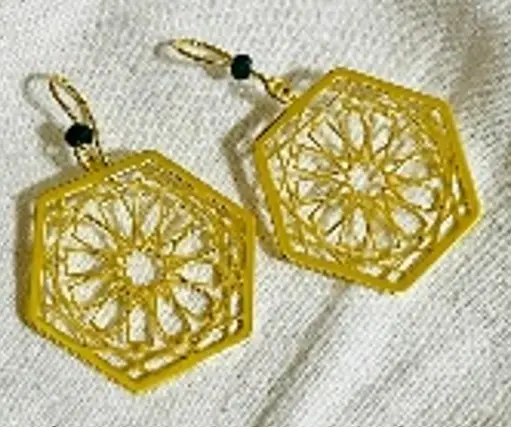 medium basic hexagon gold earring (Ramadan)