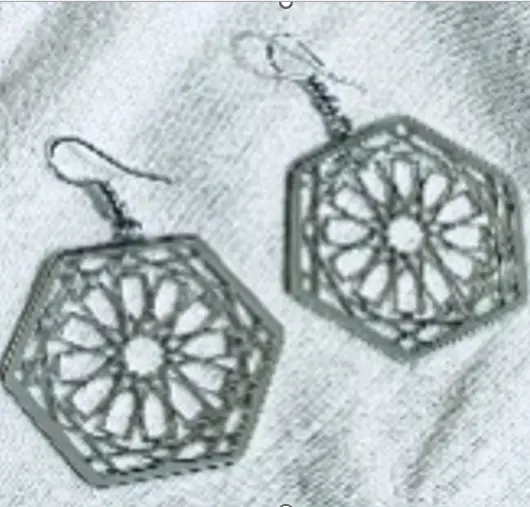 medium basic hexagon silver earring (Ramadan)