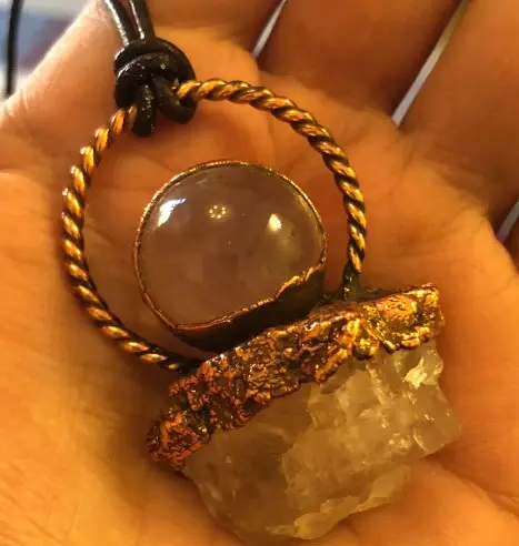 (GYN071) Rose & Clear Quartz Necklace