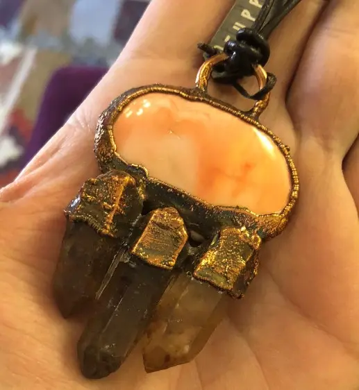 (GYN080) sea shell & smoky quartz Necklace