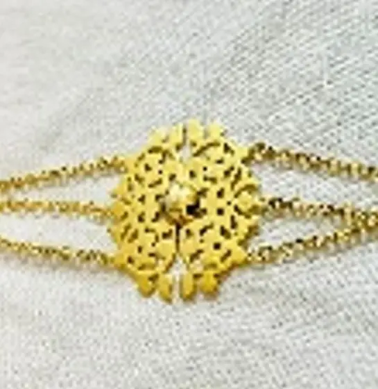 The door knocker medium gold bracelet