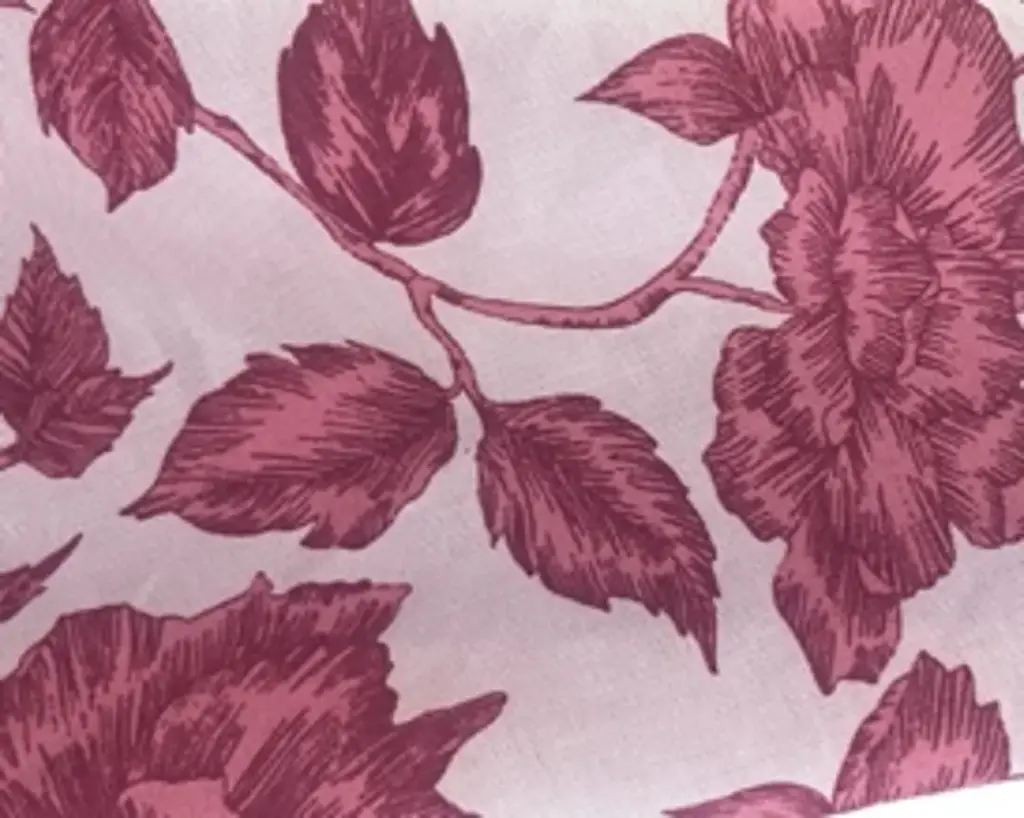 Red roses piped finish (45x45 cm) (Red white / black striped cord)