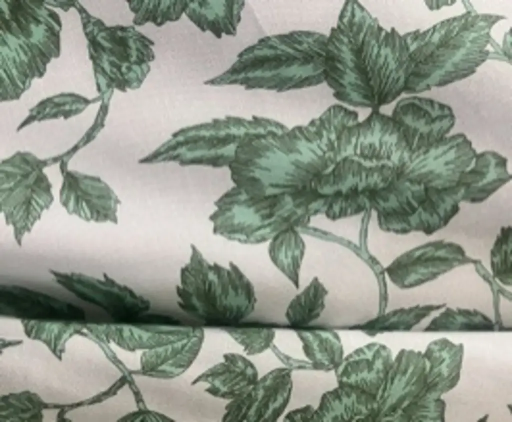 Floral piped finish (45x45cm) (Green red / striped cord)
