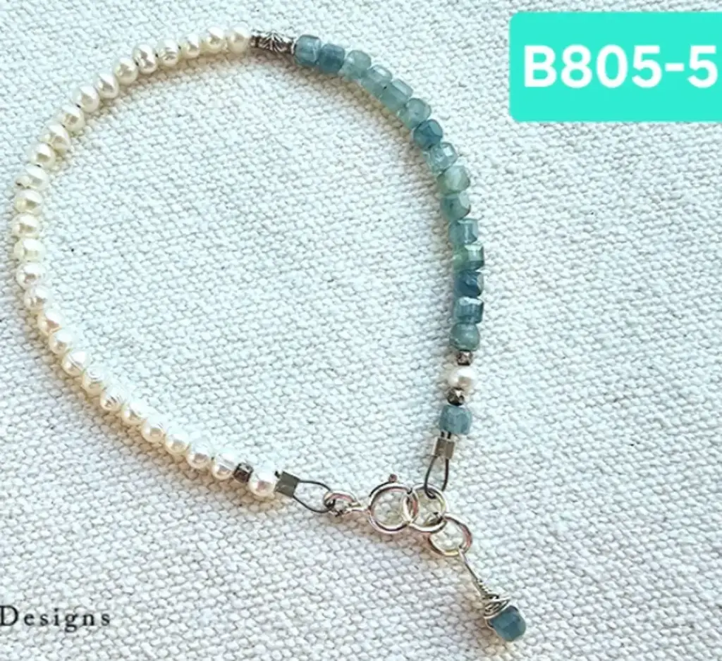 (B805-5) Green Kyanite & pearl Bracelet