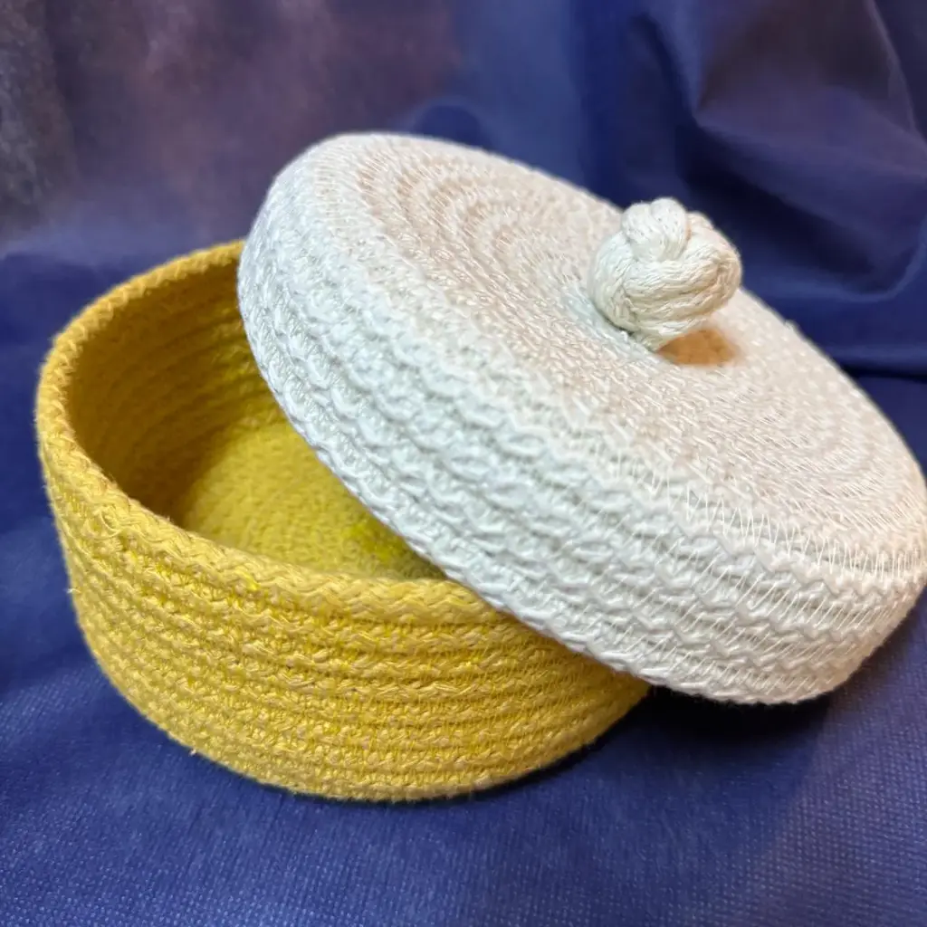 Basket with lid (monkey knot) (23 × 7 cm)