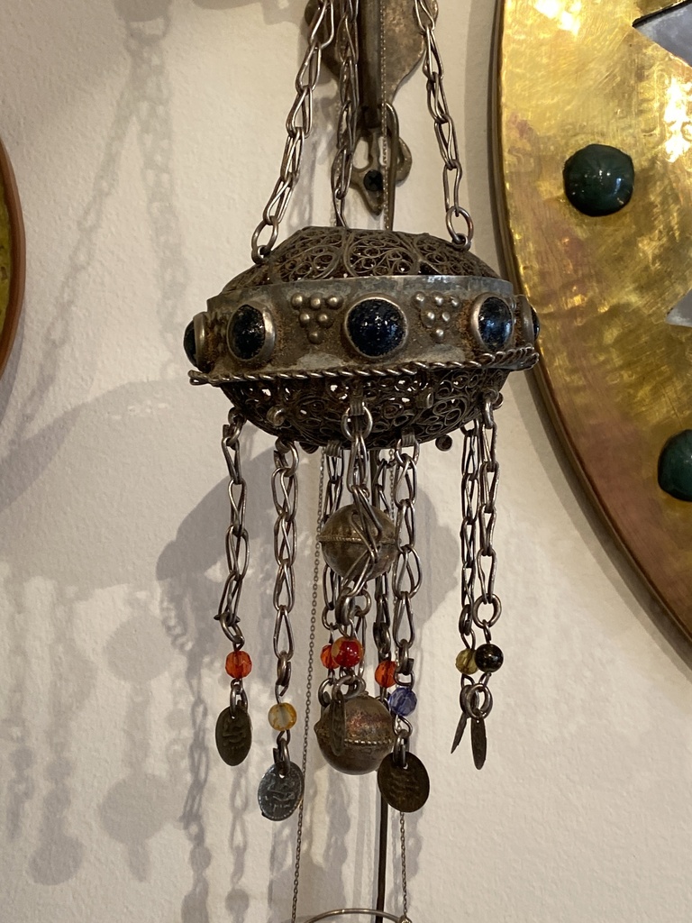 Filigree Oval Hanger