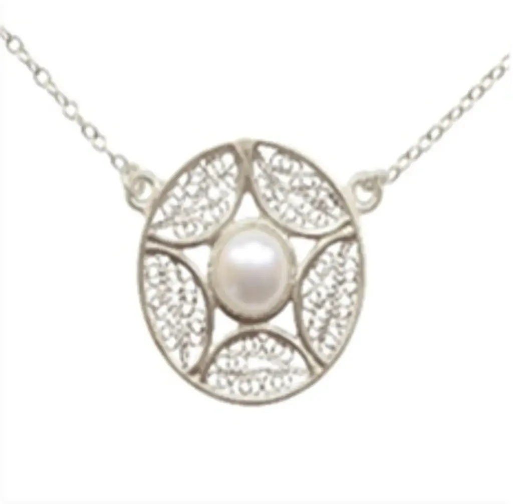 Swirls Pearl Pendant in Chain