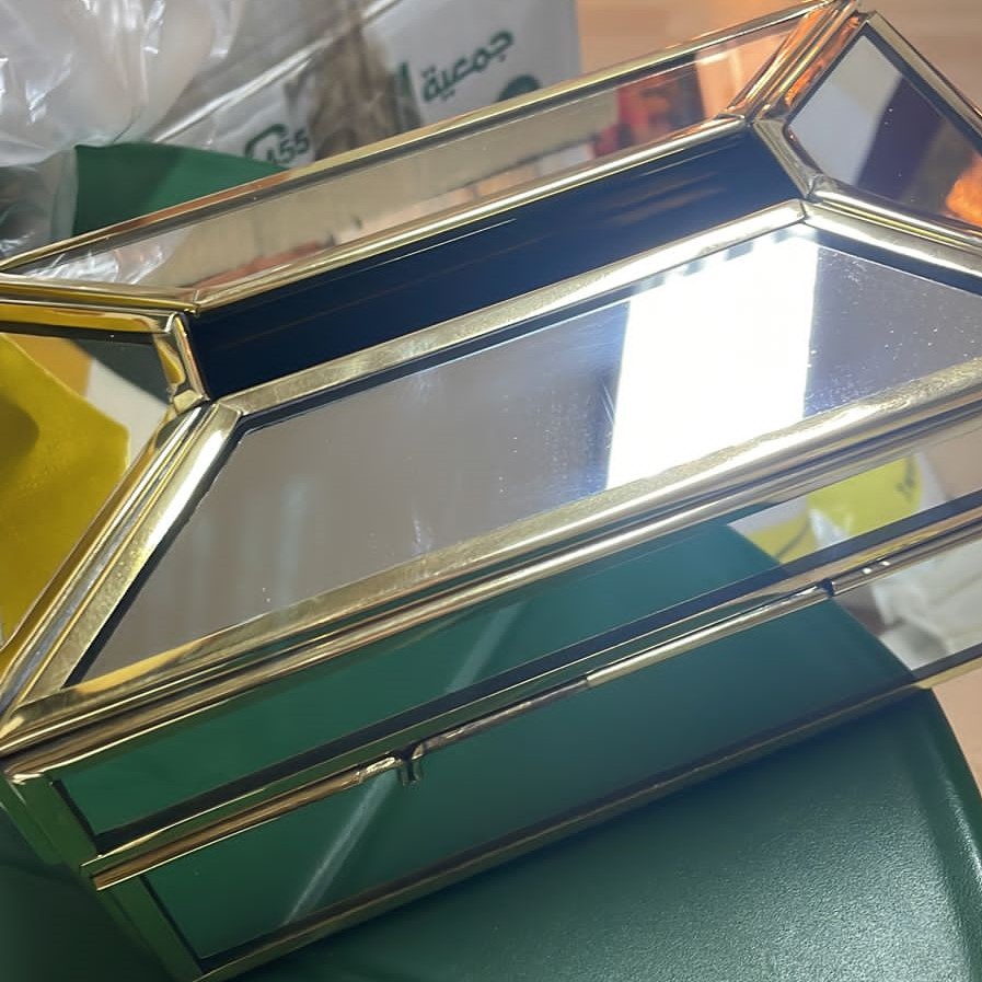 Glass tissue box