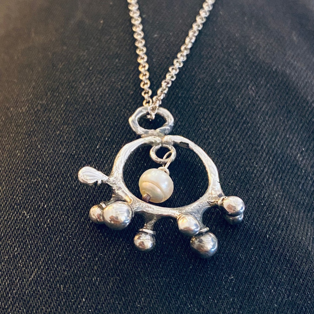 Coral Circle Necklace (Sterling silver )