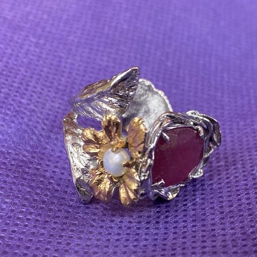 [SZR348] La Fleur Collection Handmade Sterling Silver Gold Plated Engraved Flowers & Bird Ring with Red ruby & White Pearl