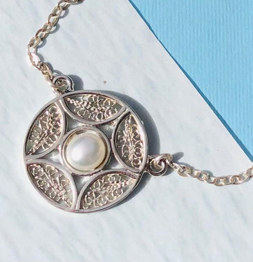 Swirls Pearl Pendant in Chain