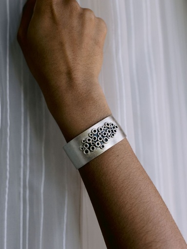 [JJE01002] Circle Crazy Armband