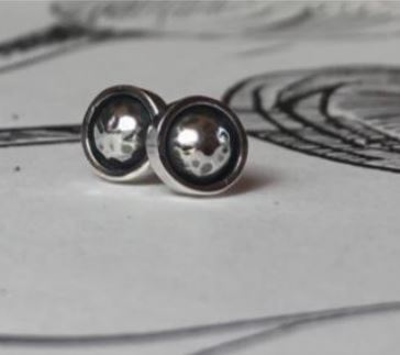 [JJE01007] Satin Lotus Studs