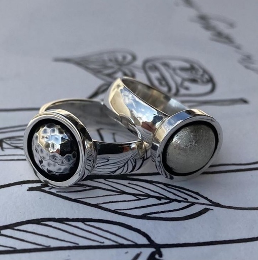 [JJE01011] Hammered Lotus Ring