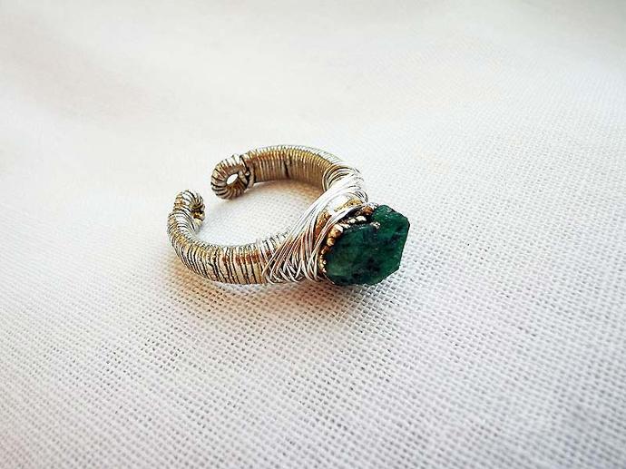Green Stone Wire Ring