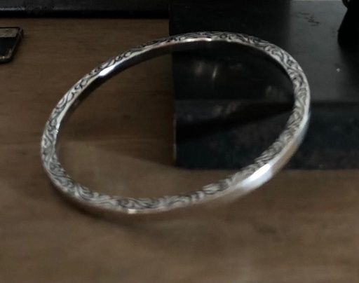 [JJE01018] Carved Bangle