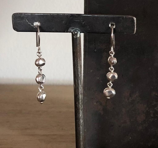 [JJE01019] Link Hammered Beads (3 Beads) Dangly Earrings
