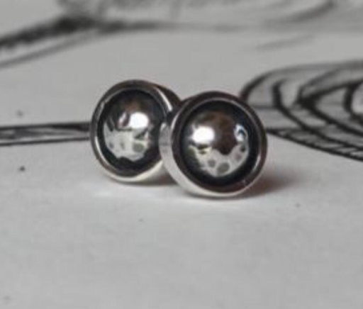 [JJE01020] Hammered Lotus Studs