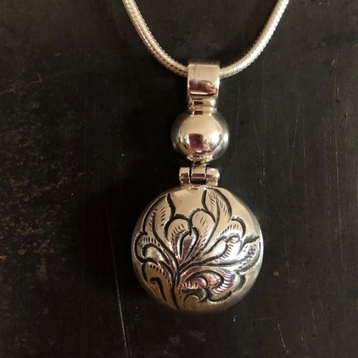 [JJE01036] Carved Hinge Pendant with 18 inch Chains
