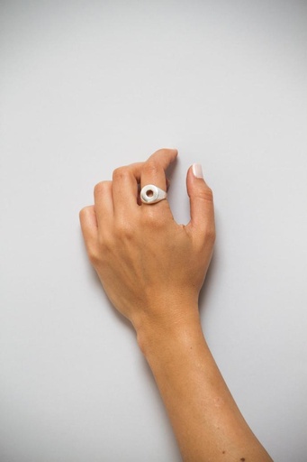 [FFA01069] O Signet Ring