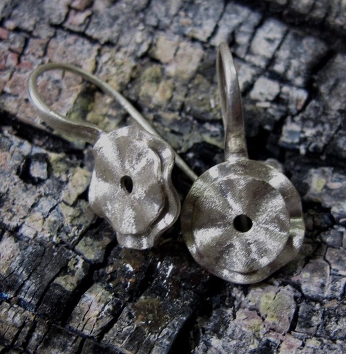 [JJE01038] Rosette Drop Earrings