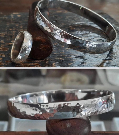 [JJE01049] Wide (10mm) Hammered Bangle