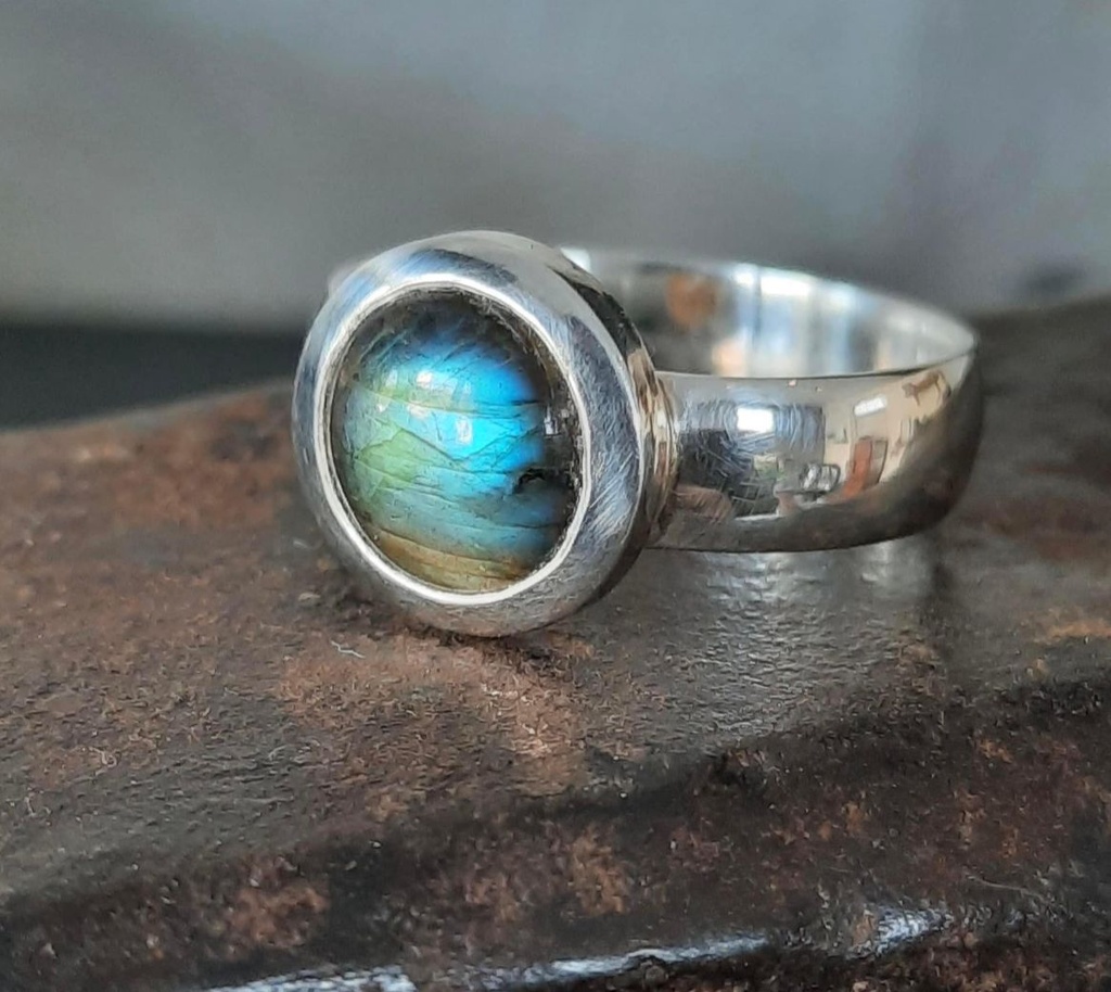 One Stone Solid Setting Labradorite ring