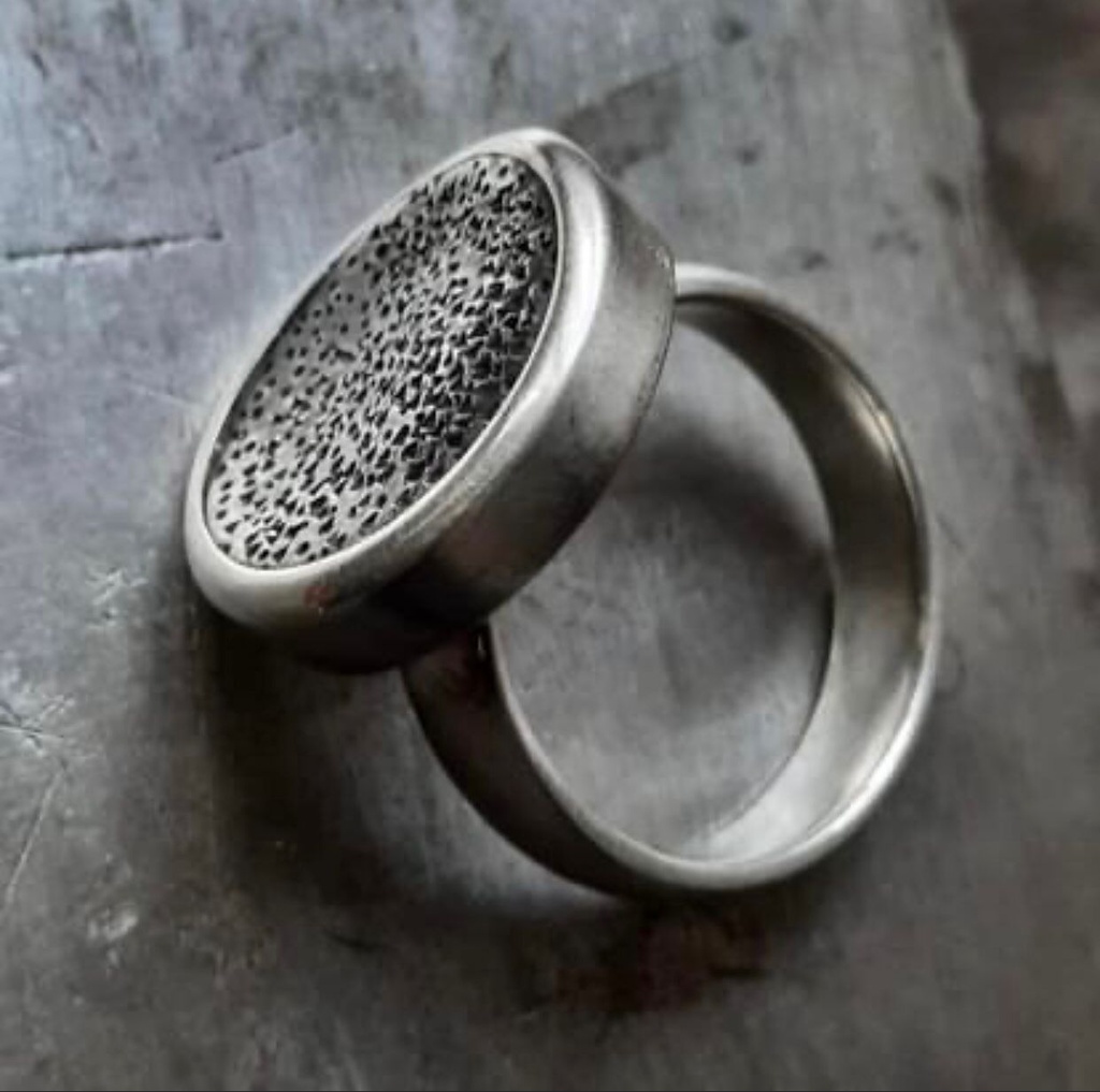 Round Oxidized Ring