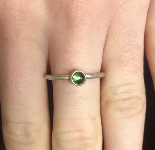 [JJE01093] Cabochon Green Tourmaline Ring